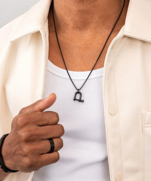 PIG & HEN D-SHACKLE NECKLESS